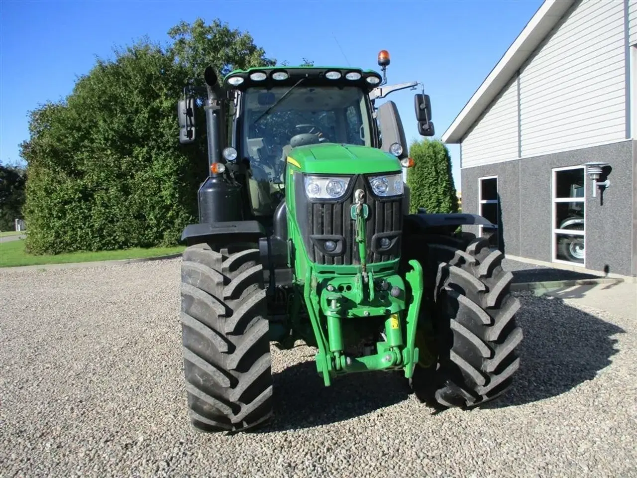 Billede 19 - John Deere 6230R med Command pro kørehåndtag.