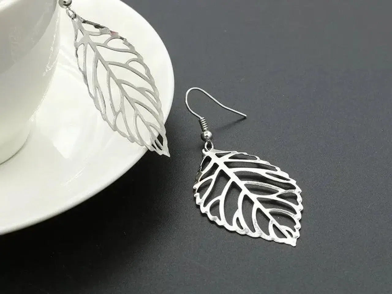 Billede 5 - Smukke sølv øreringe med blad vedhæng 