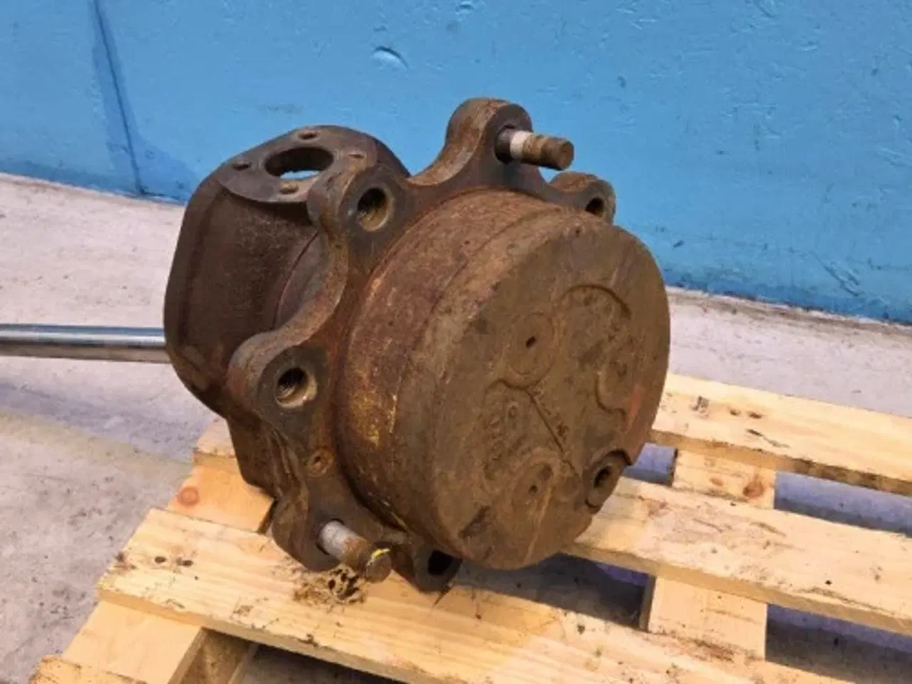 Billede 16 - New Holland LB 110 B Hjulnav R. 85817698