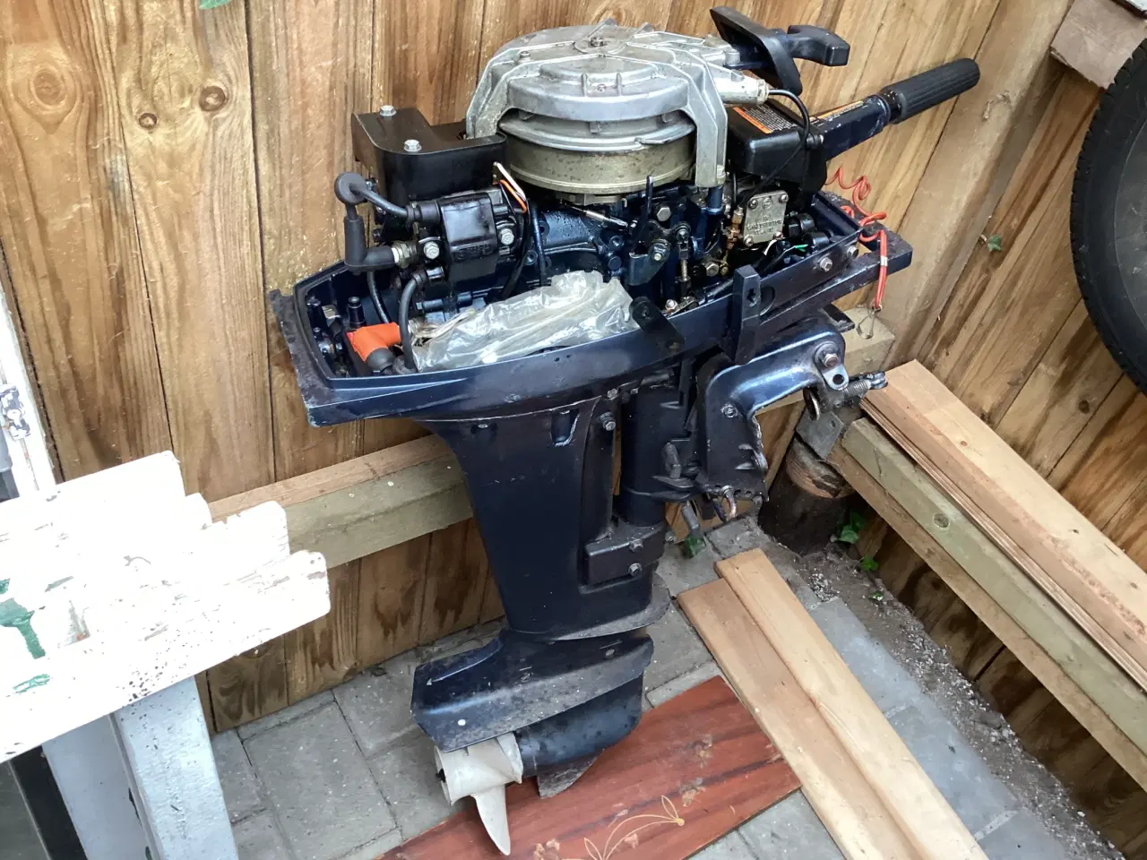 Billede 3 - Fin 10 hk, 2 takt påhængsmotor, uden tank.