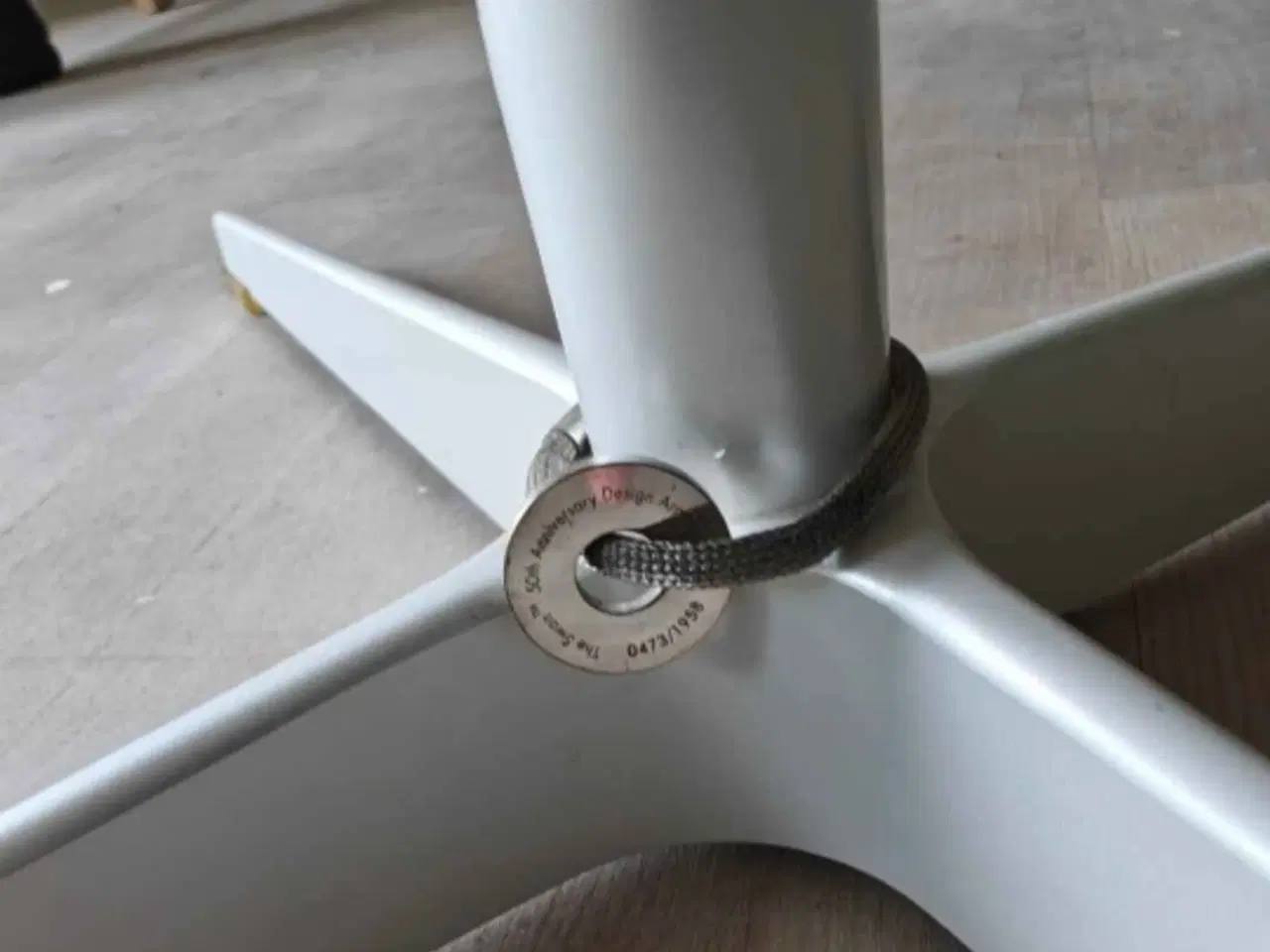 Billede 3 - Svane stol, Arne Jacobsen, Jubilæums model i hvidt