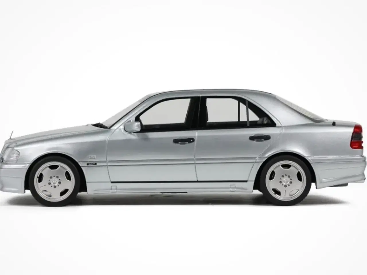 Billede 5 - 1:18 Mercedes C36 AMG 1990