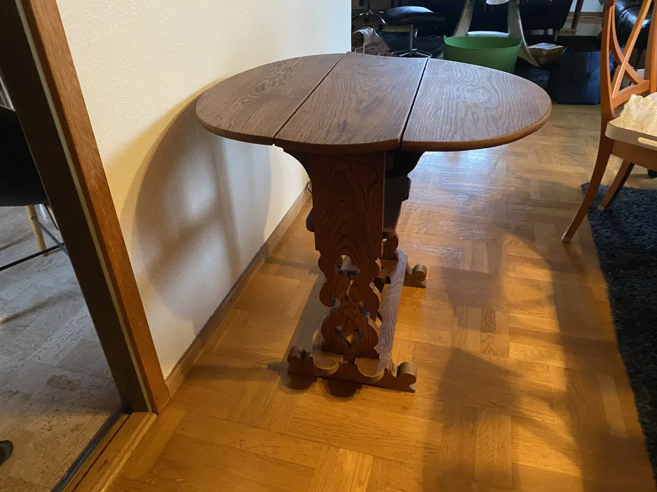 Billede 3 - Retro klapbord ovalt af robust træ