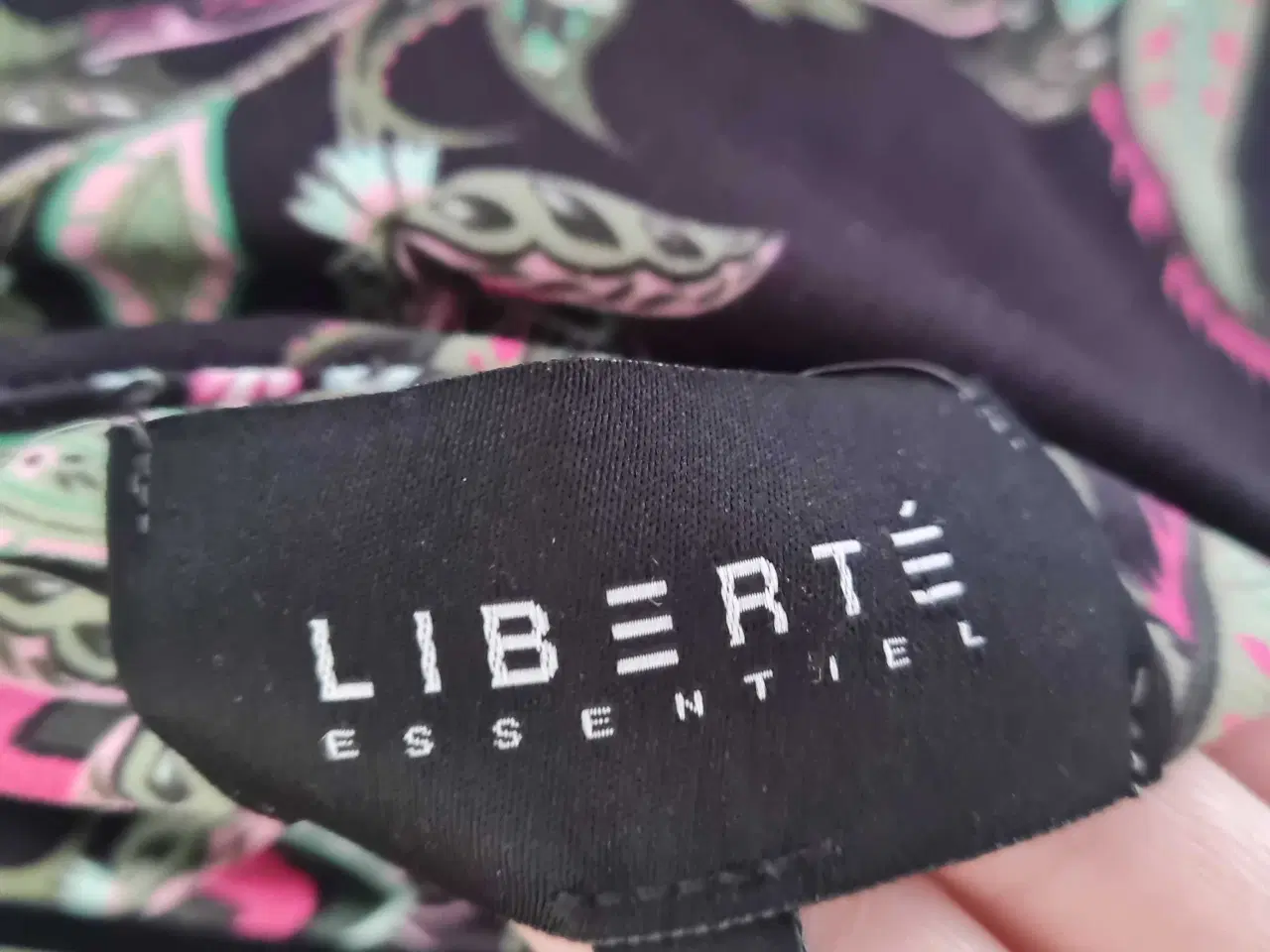 Billede 2 - Ny Liberte top str s-m