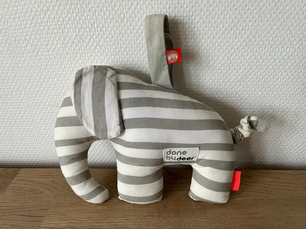 Billede 2 - Done by Deer elefant med musik