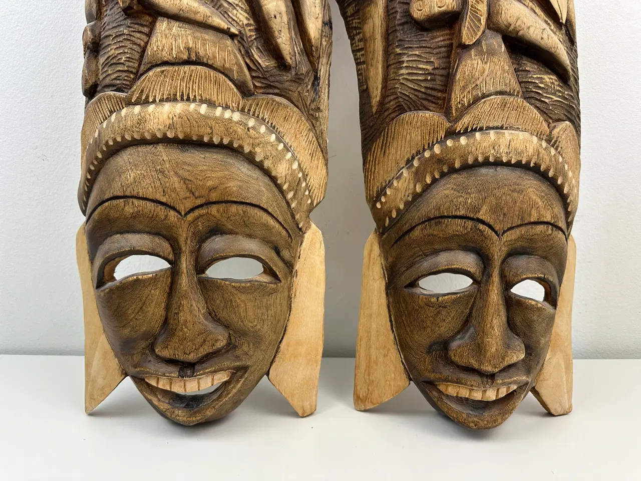 Billede 2 - 2 store afrikanske masker I træ