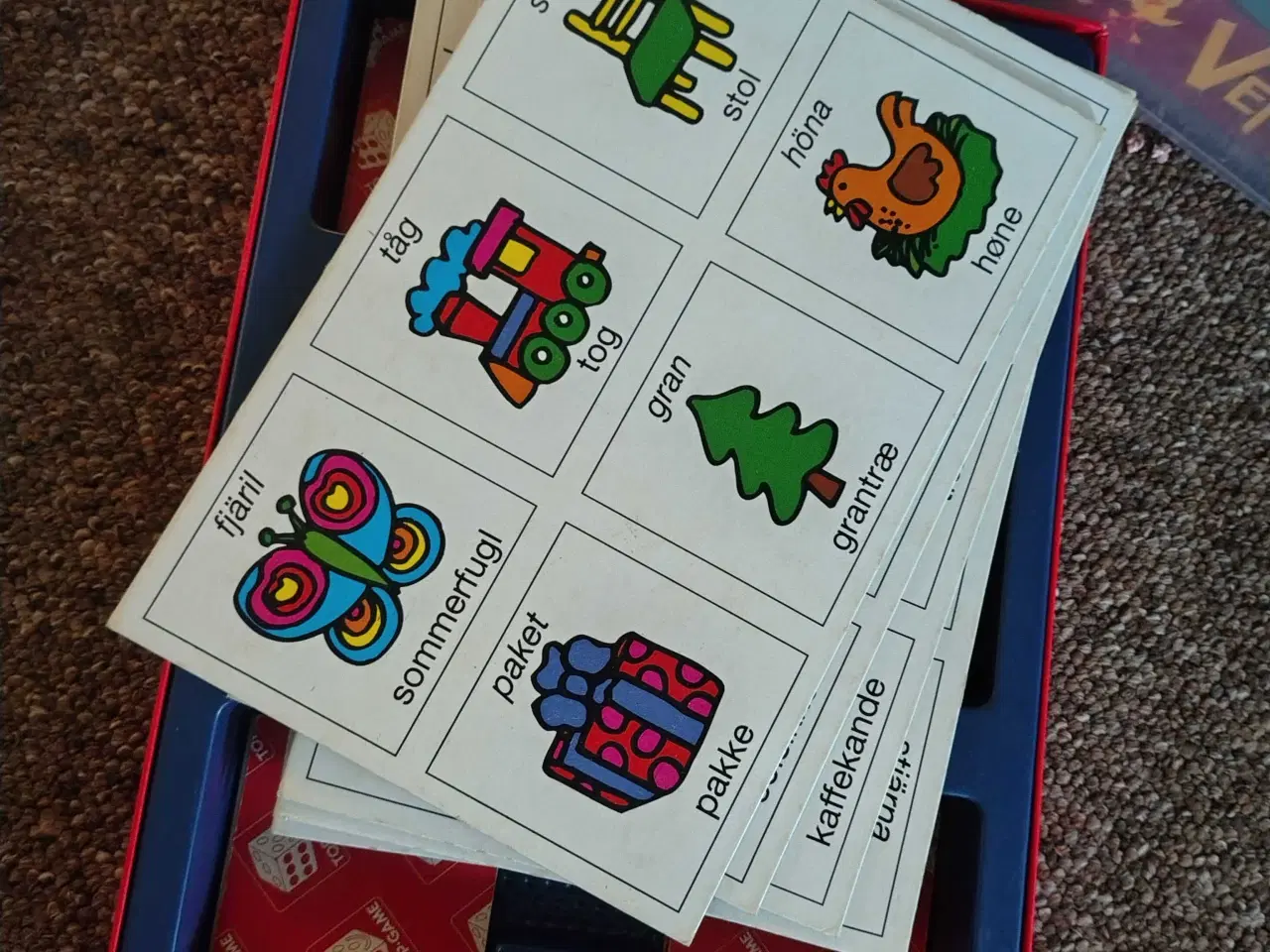 Billede 9 - Blandet legetøj (bøger, brætspil mm)