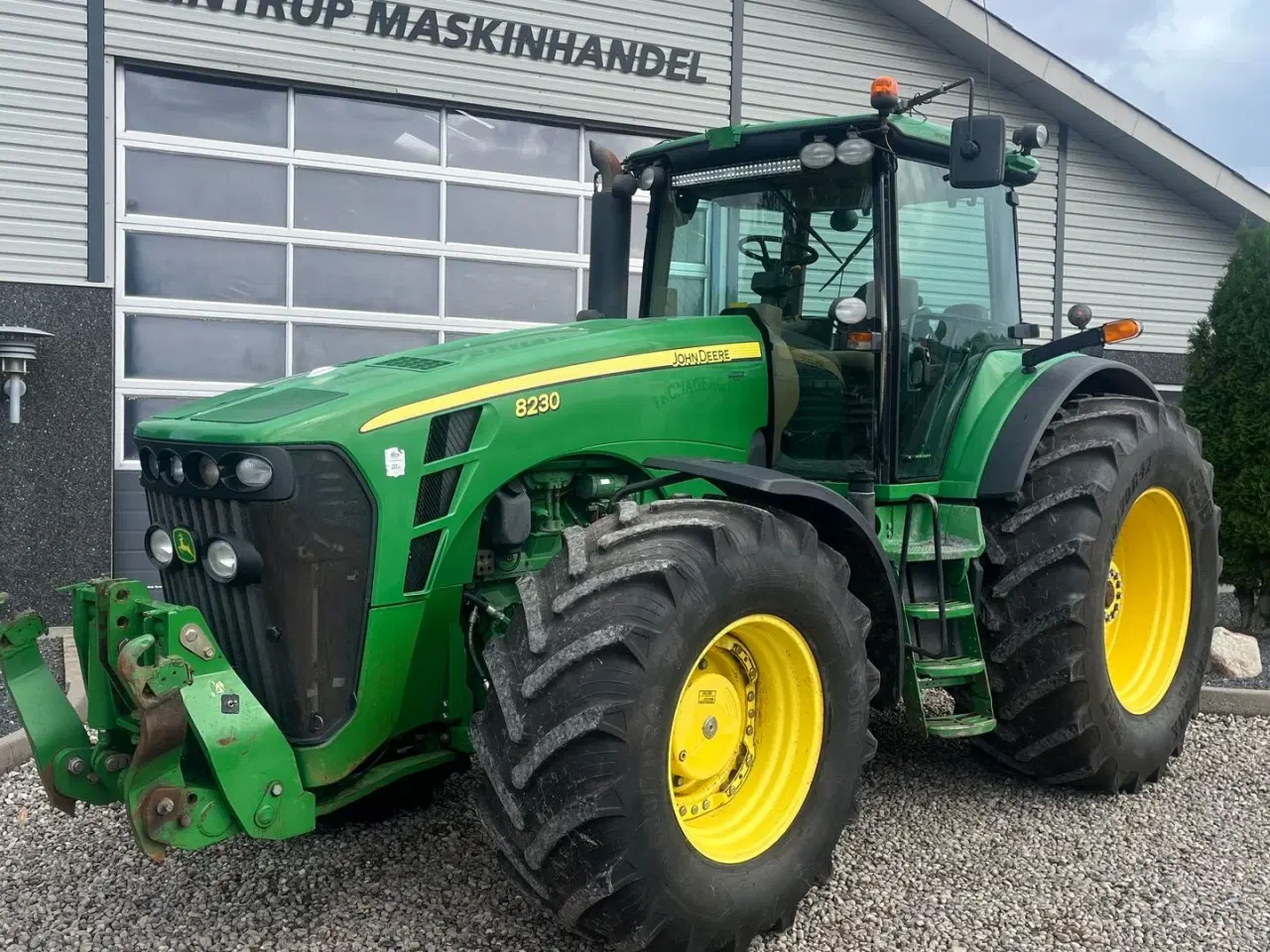 Billede 2 - John Deere 8230 Med frontlift