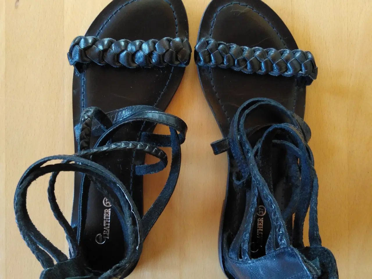 Billede 1 - Sandaler - str. 37
