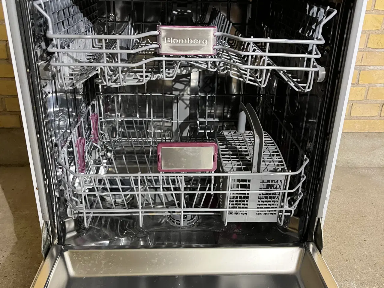 Billede 3 - Blomberg Underbygget Opvaskemaskine Hvid