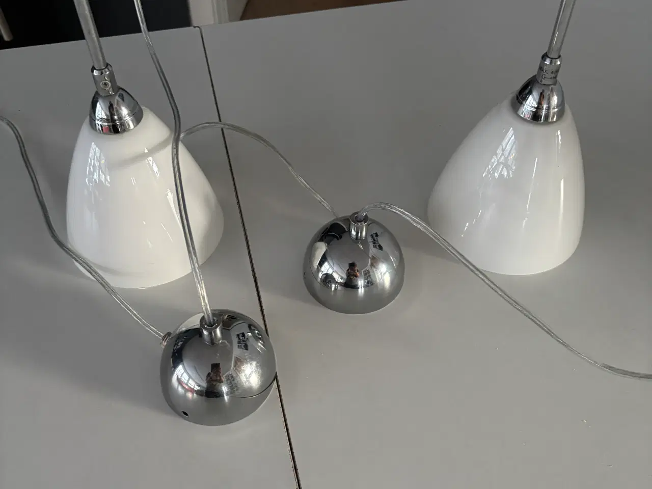 Billede 1 - 2 pendler i hvid glas