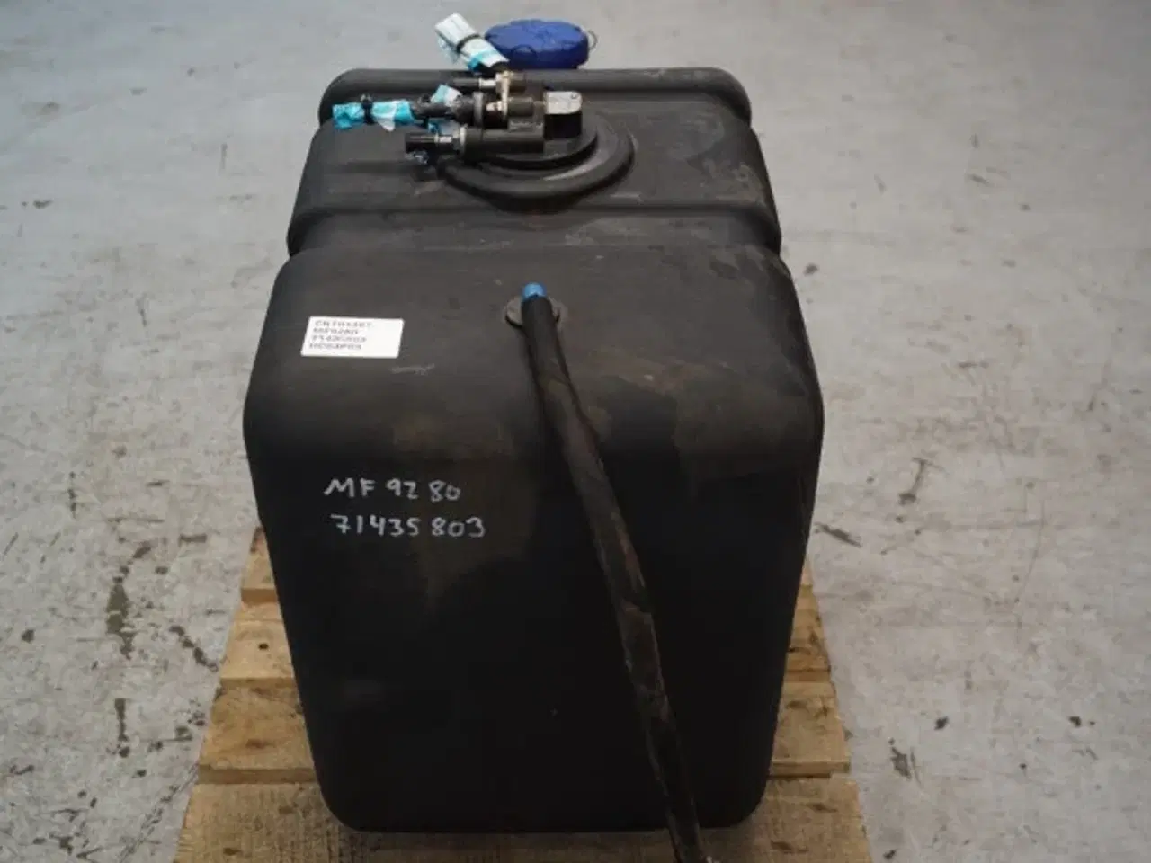 Billede 2 - Massey Ferguson 9280 AdBlue Tank 71435803