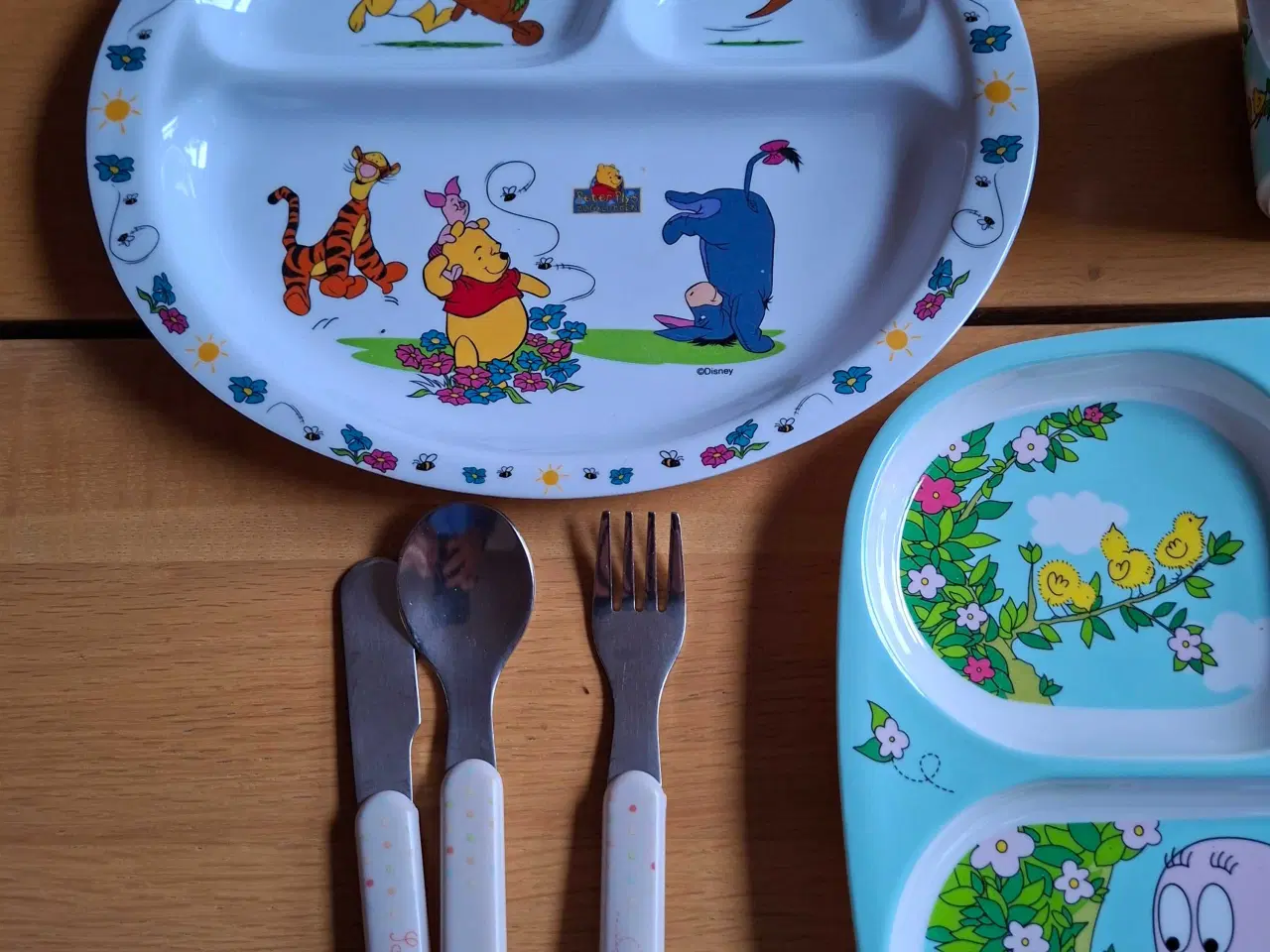 Billede 3 - Børne bestik, tallerkner og krus