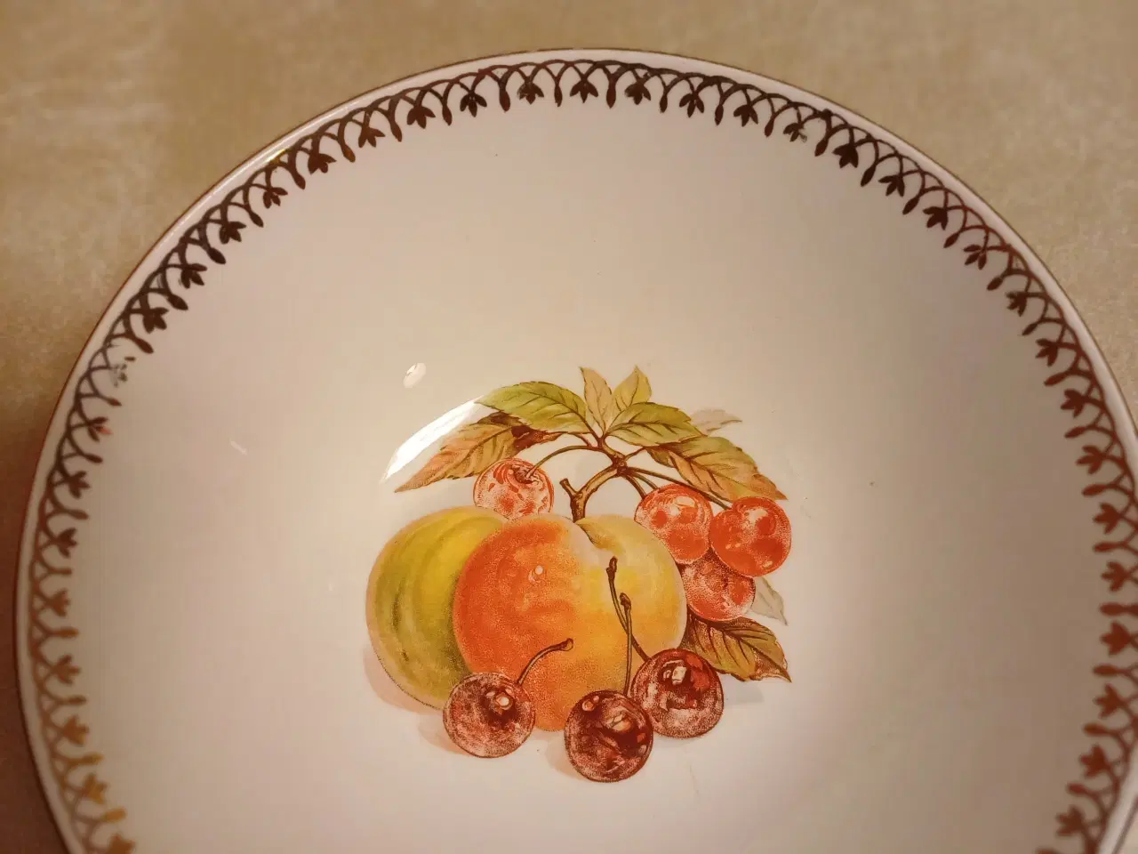 Billede 3 - Skåle / dybe tallerkener med frugt / nøddemotiver