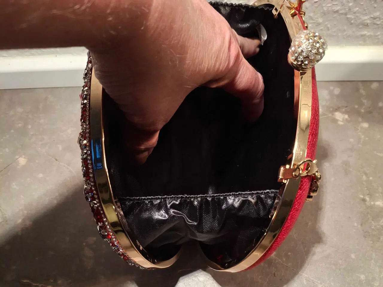 Billede 5 - Taske med påfugl I rhinsten