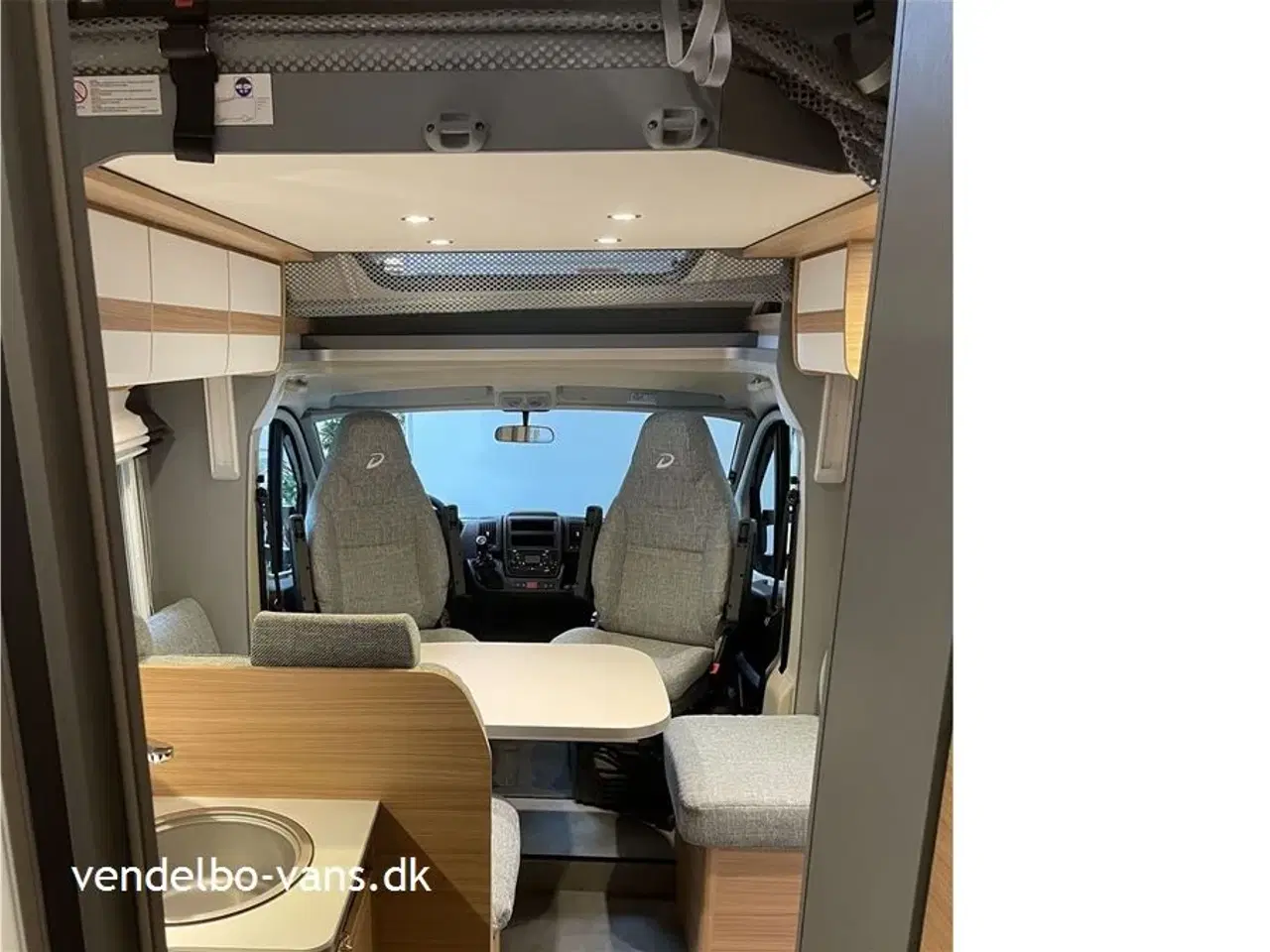 Billede 18 - 2026 - Dethleffs Just T 7052 DBM - 90 Year   Fritstående dobbeltseng med ekstra  stor garage neden under