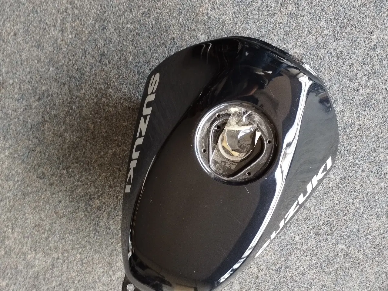 Billede 3 - Sort Tank til Suzuki GSX 250 R, i pæn stand.   (%)