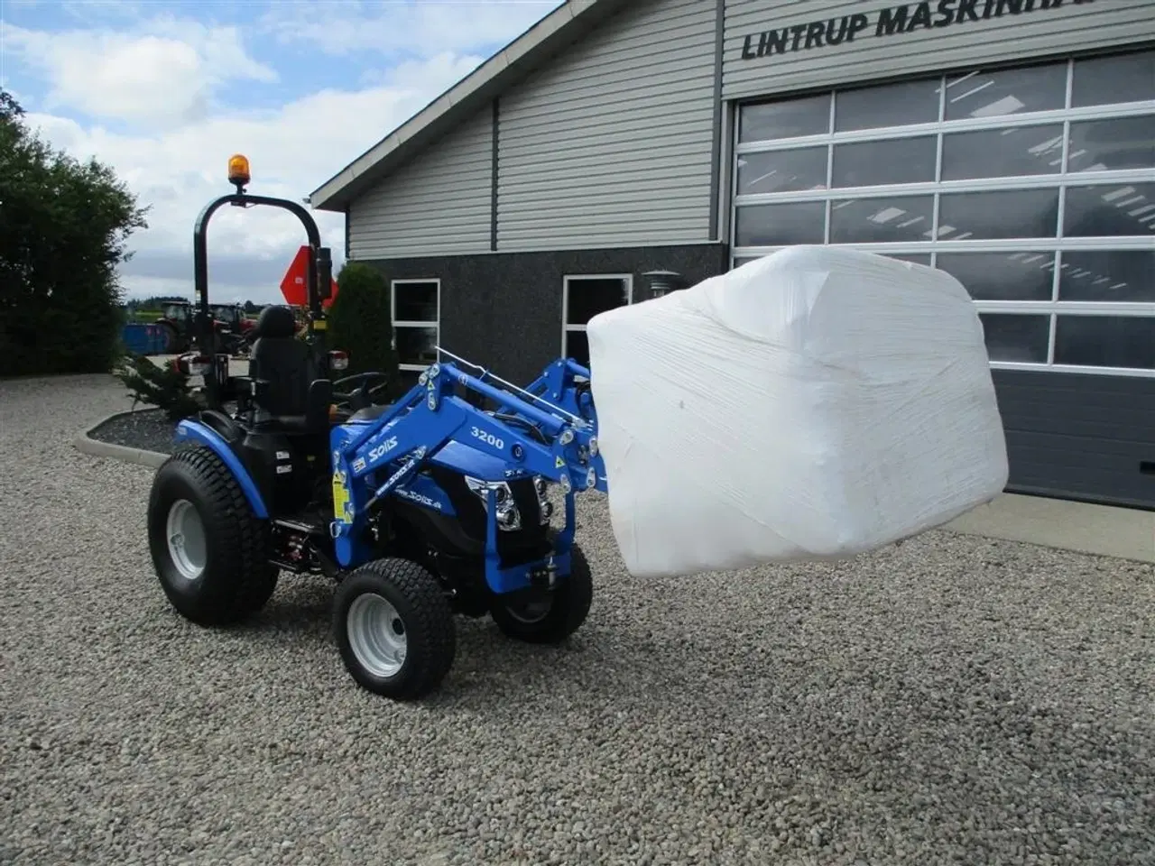 Billede 6 - Solis 26 HST med fuldhydraulisk frontlæsser på