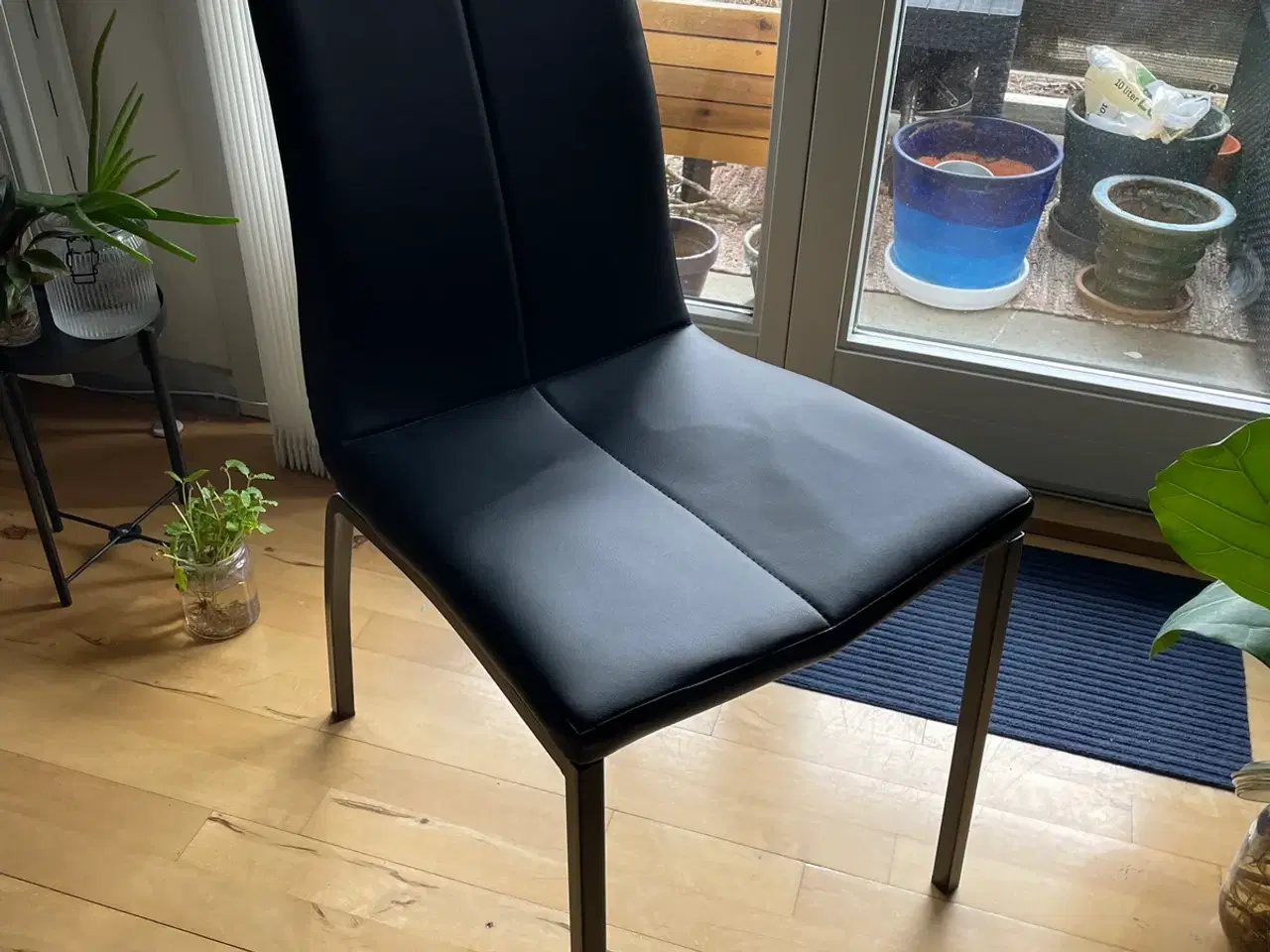Billede 1 - Alina Spisebordsstole, sort læderlook