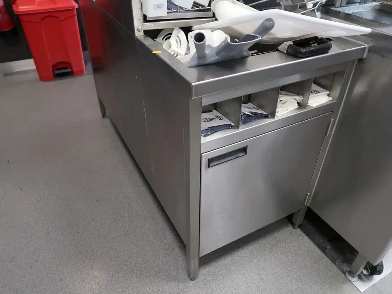 Billede 3 - Serveringssstation uden indhold