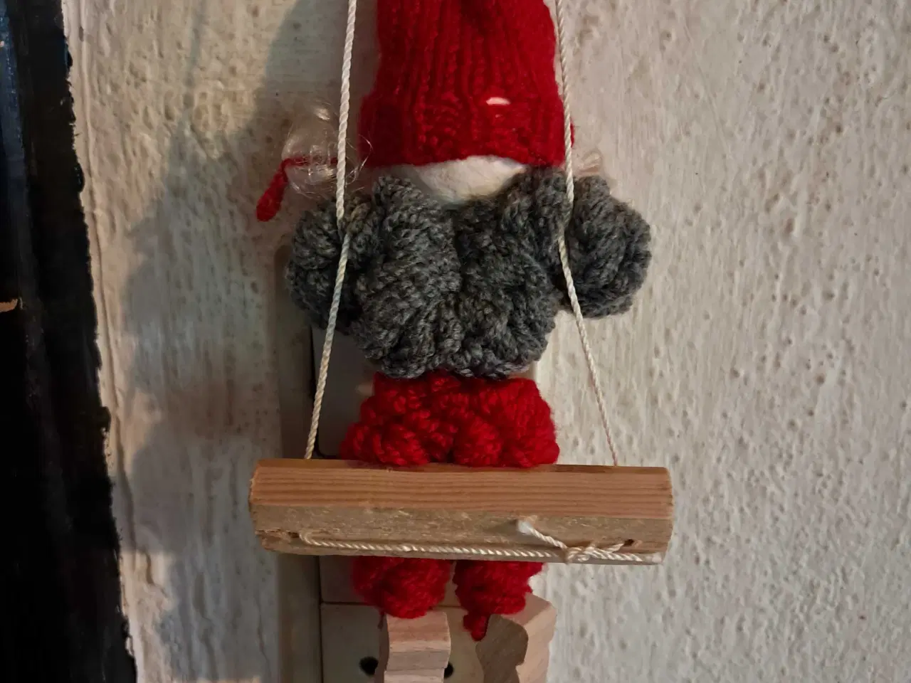 Billede 2 - Gyngende nisse pige