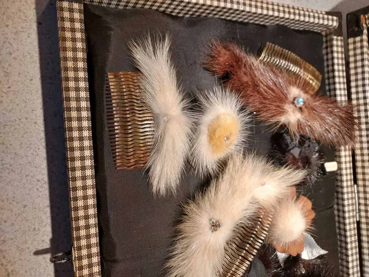 Billede 3 - Diverse bijouteri i flot kuffert