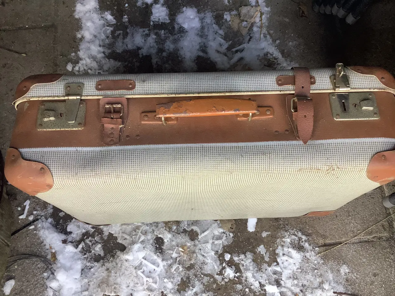 Billede 2 - Retro kuffert mangler en rem