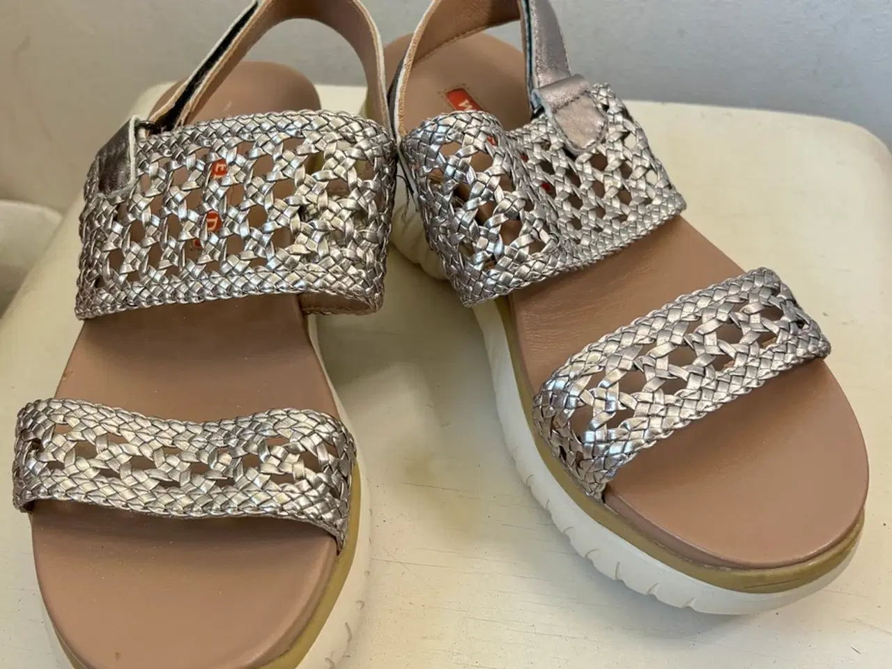 Billede 1 - Pedro Miralles, sandaler m guldflet, str 39