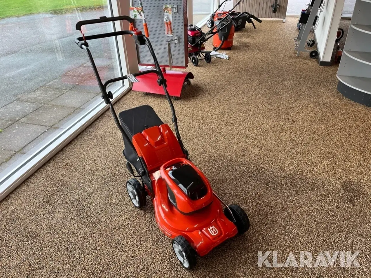 Billede 2 - Græsslåmaskine Husqvarna LC137i