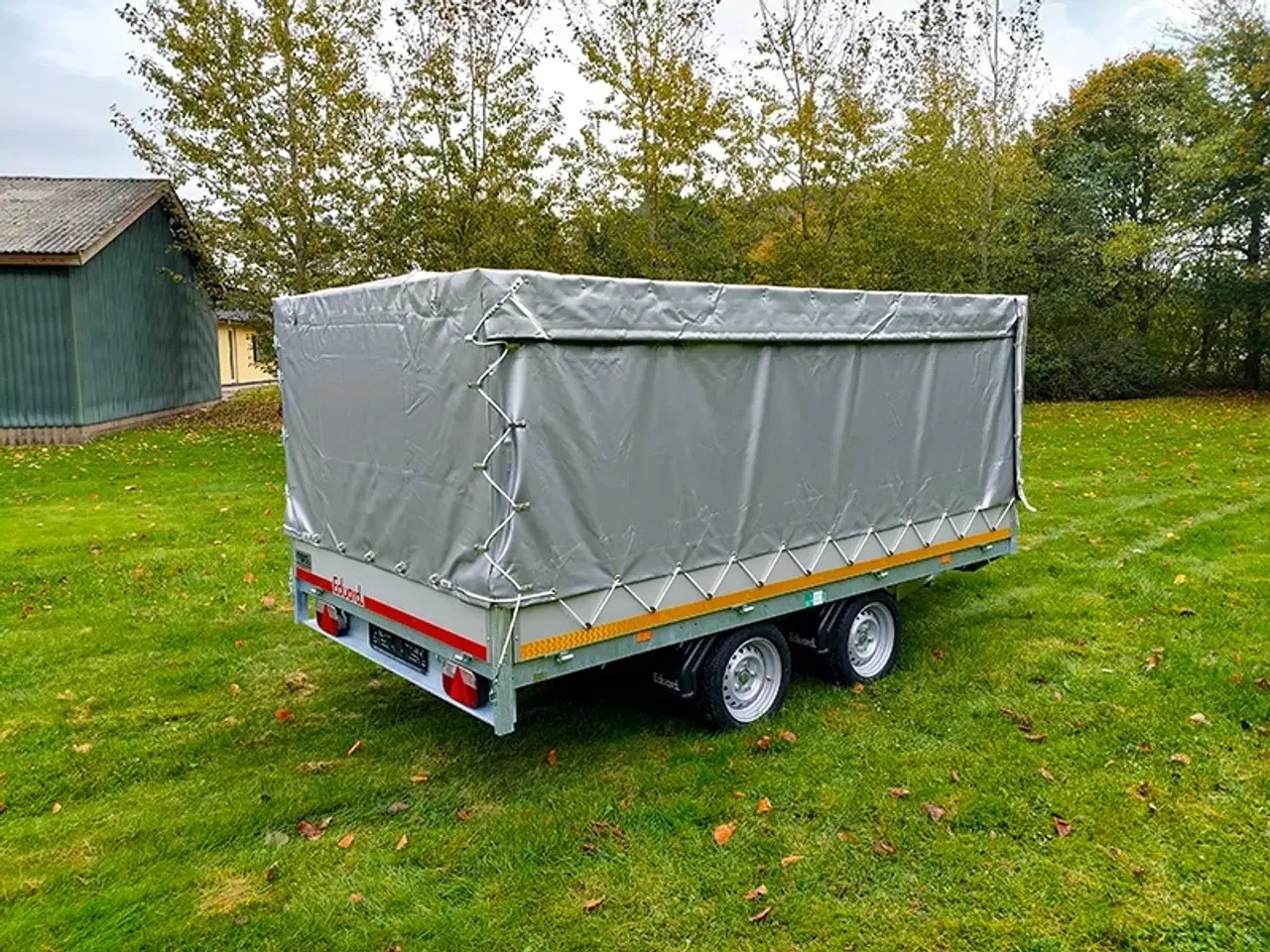 Billede 1 - Høj presenning m. gardinsider til Eduard 3318 trailer