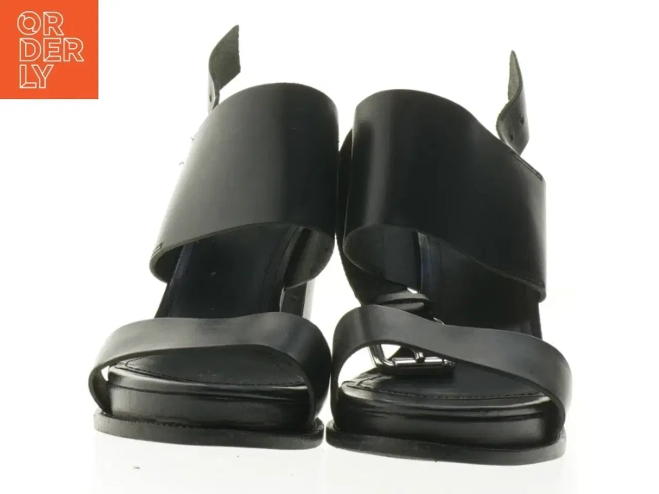 Billede 2 - Sort sandal med hæl (str. 39 cm)