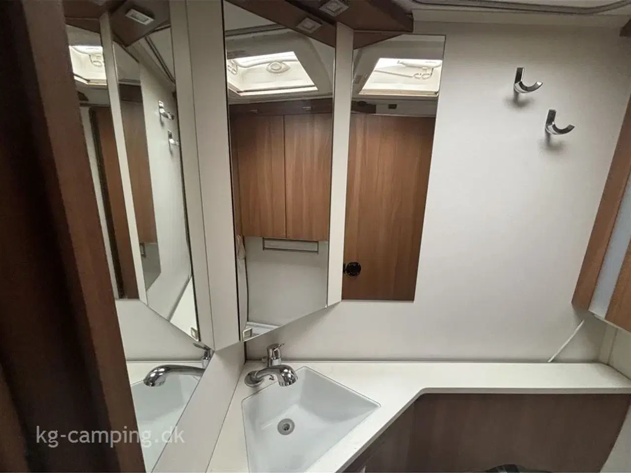 Billede 11 - 2014 - Kabe Royal IMPERIAL 560 XL KS   Kabe top model med Markise - Mover - Solcelle - Inverter - Fortelt mm.