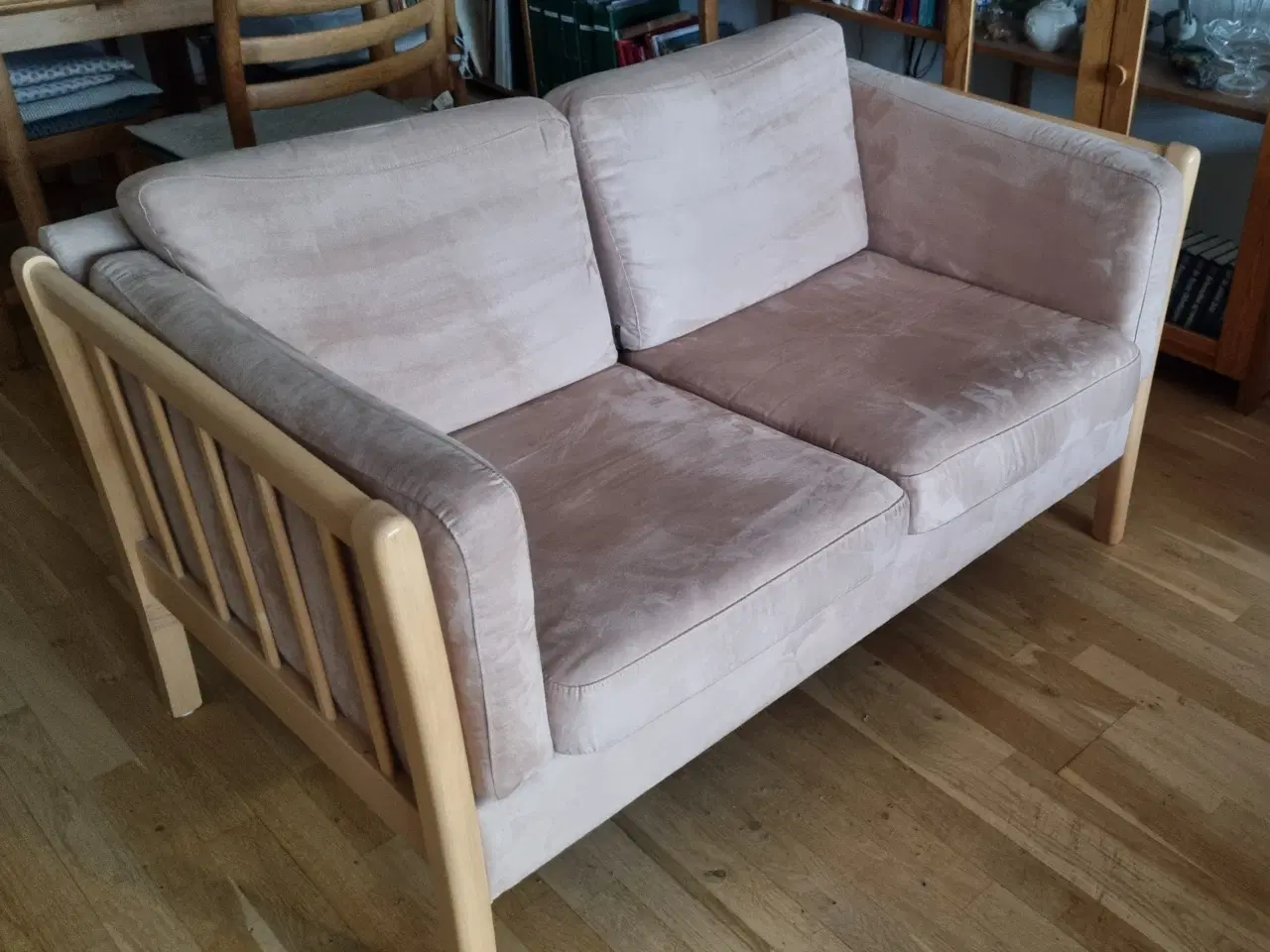 Billede 2 - Tremmesofaer 2 + 3 i egetræ med beige velour