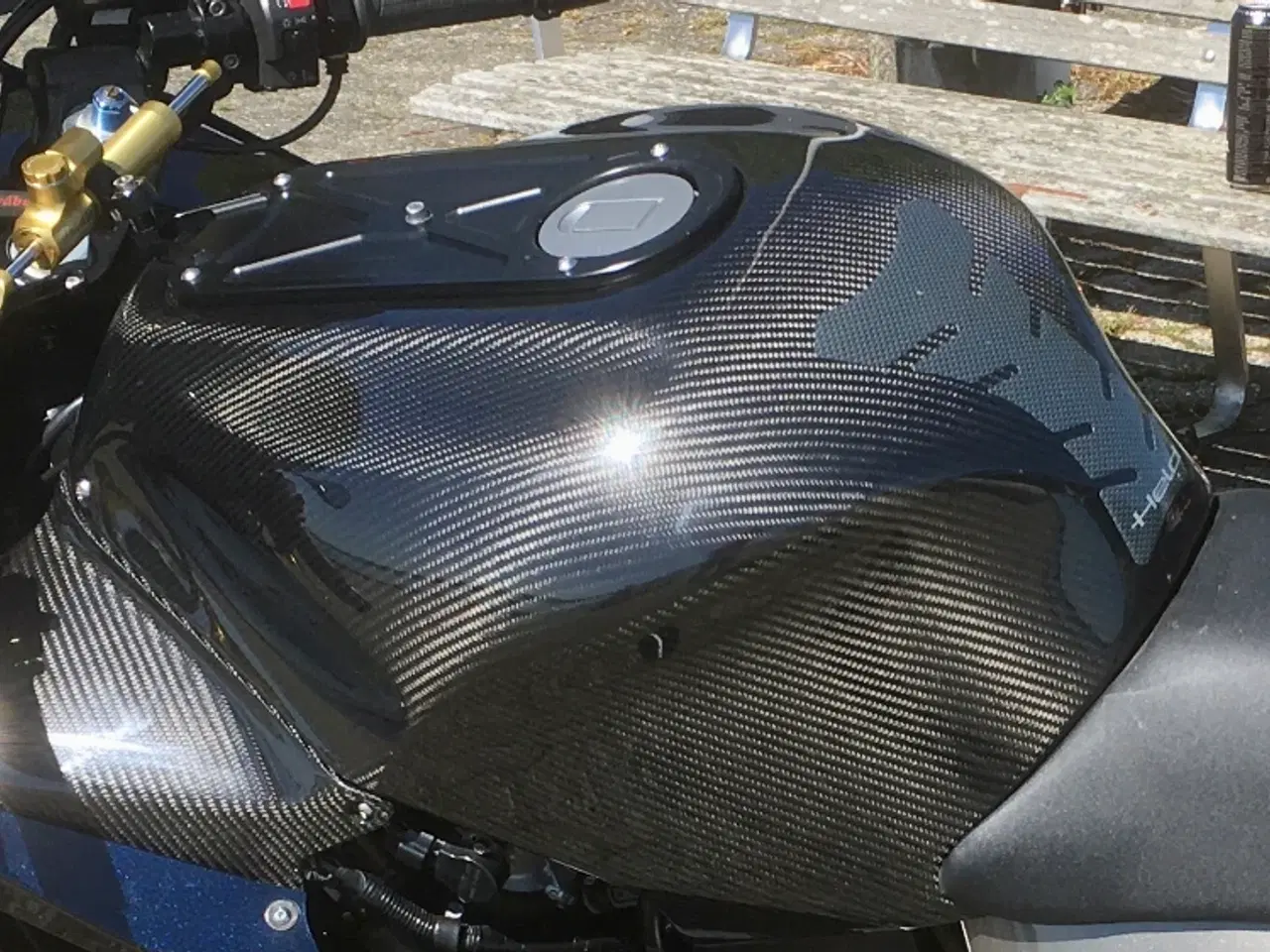 Billede 1 - ZX12R Carbon fiber tank cover