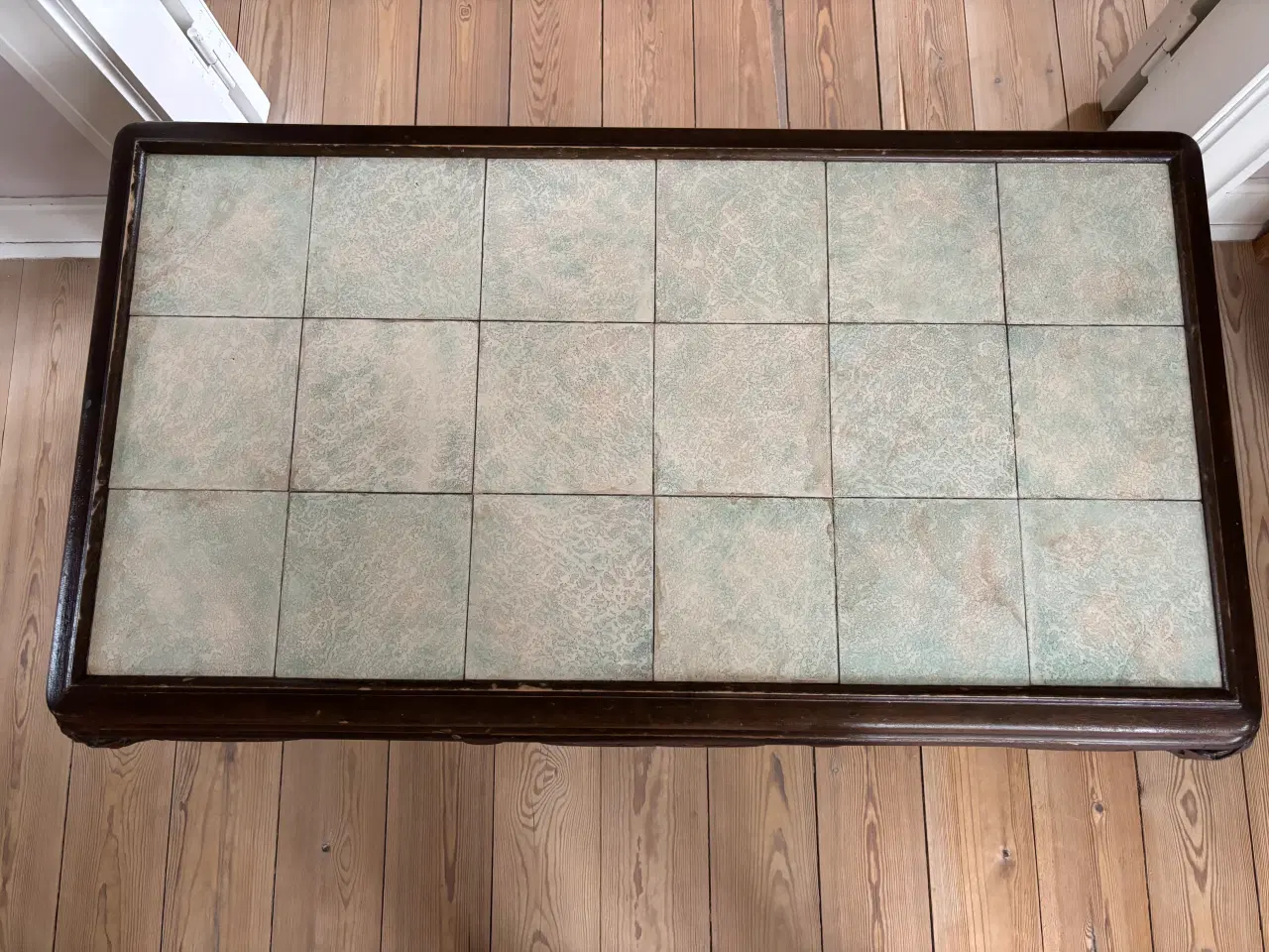 Billede 3 - Vintage kakelbord i mørk træ med lysegrønne kakler