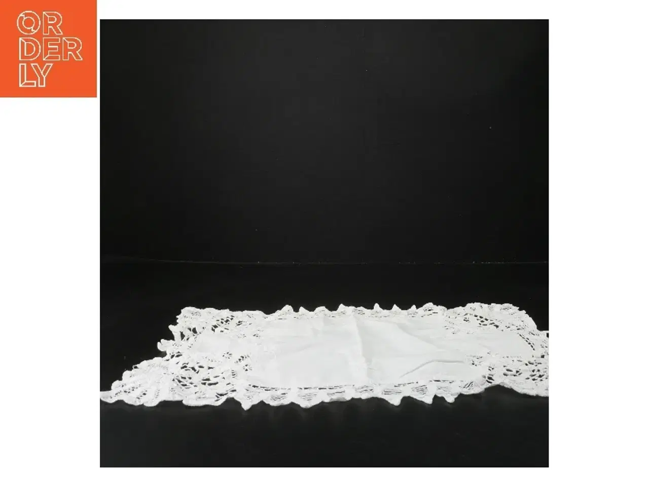 Billede 2 - Hvid bordløber med blonde (str. 42x28 cm)