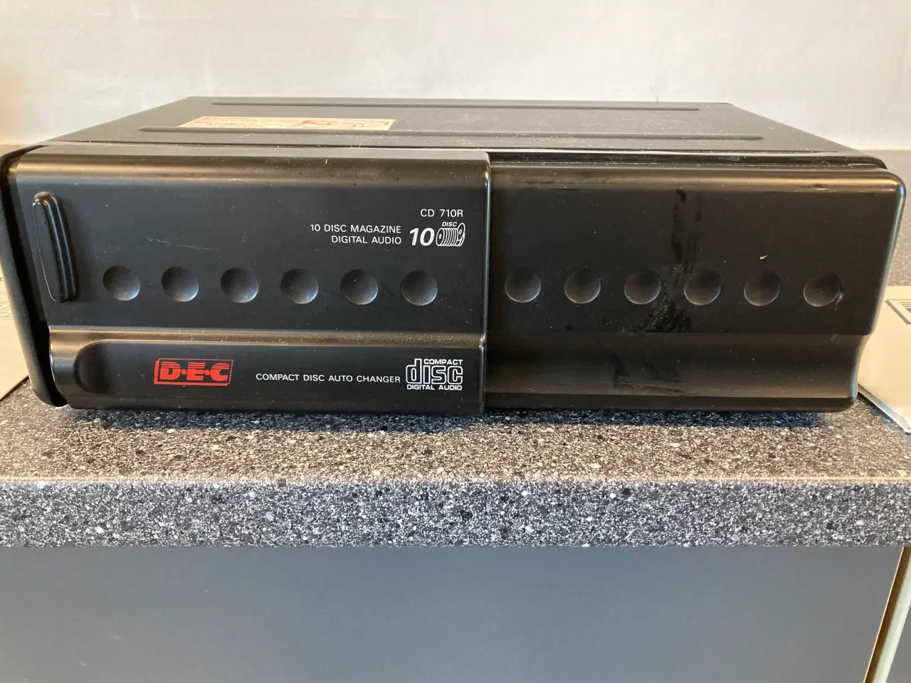 Billede 1 - DEC CD 710R uden kassette.