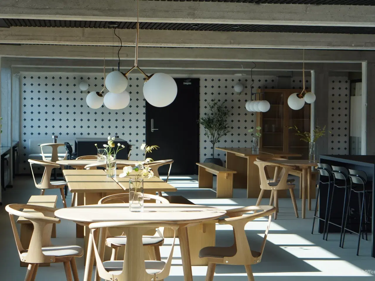 Billede 15 - Et lejemål med åbne rum der oser af skråsikker attitude og selvsikkerhed