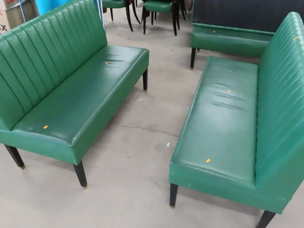 Billede 1 - 2 stk. Spisesofaer i grøn læder