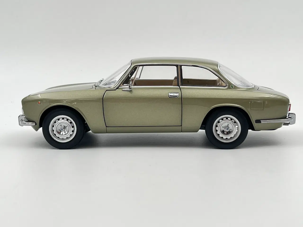 Billede 3 - 1973 Alfa Romeo 2000 GTV - Limited Edition - 1:18