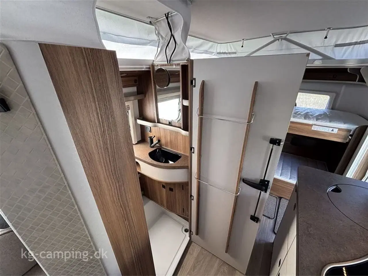Billede 11 - 2023 - Eriba Touring 560   Ikonisk retrodesign møder moderne komfort