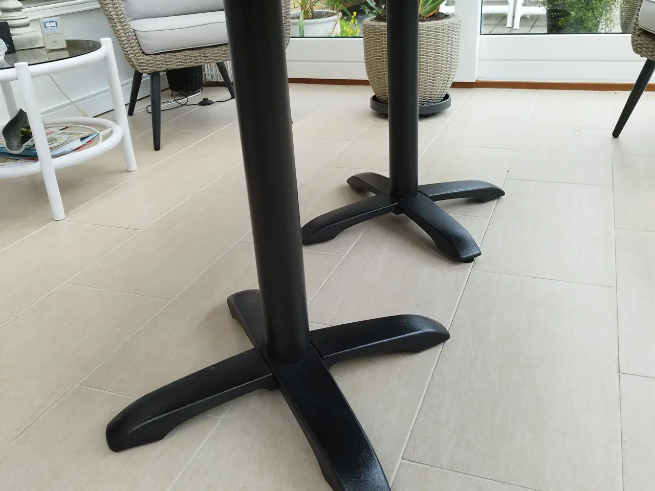 Billede 3 - Spisebord MDF/ Træ Sort Stel -50%