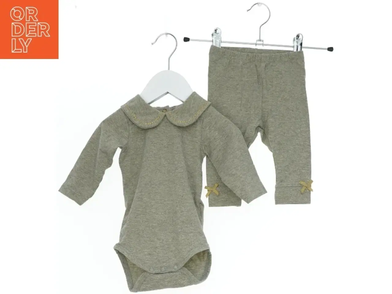 Billede 1 - Grå body og bukser fra Name It (str. 62)