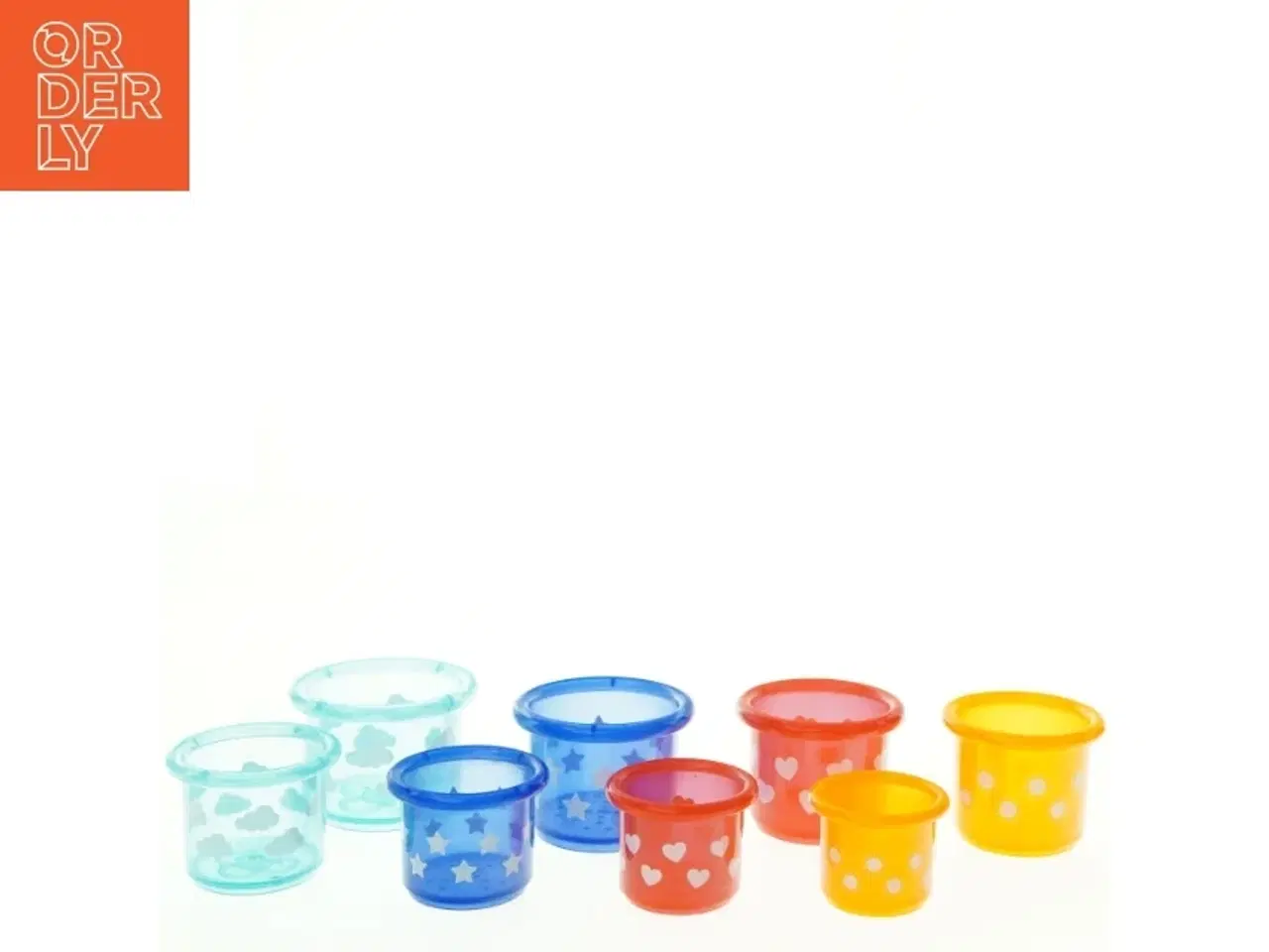 Billede 2 - Farverige stabelbare  plastikkrus (str. Total højde. 10 cm)