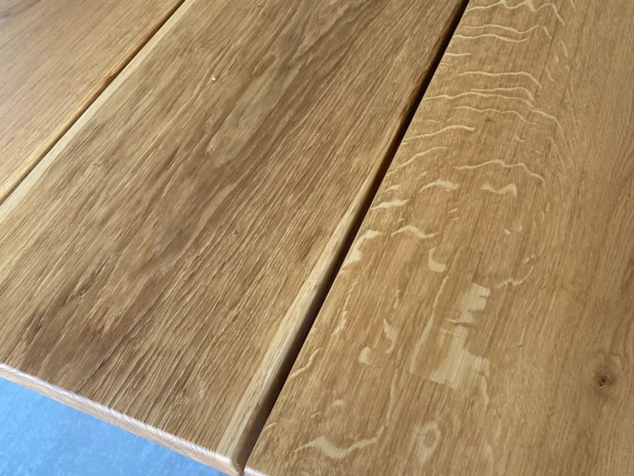 Billede 4 - Spisebord i massivt egetræ med sorte metalben