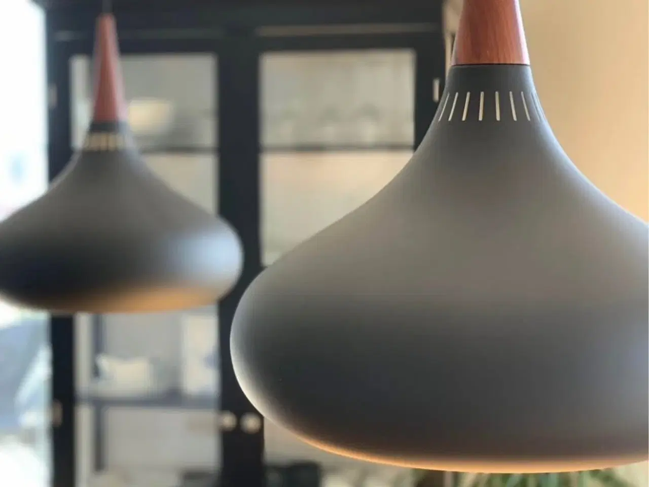 Billede 2 - Fritz Hansen Orient pendel P2 mat sort Ø3400