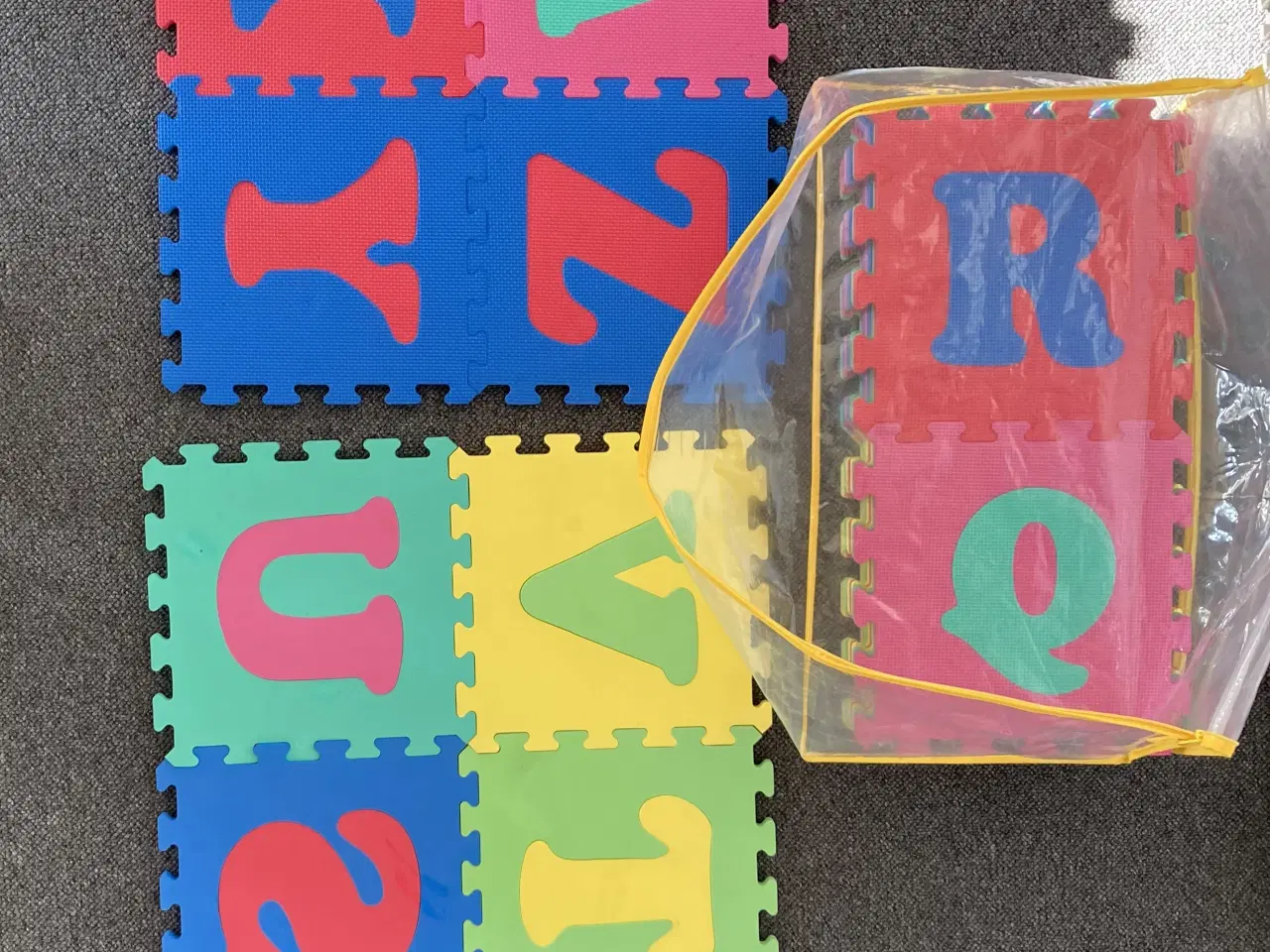 Billede 1 - Gulvlegebrikker med bogstaver + opbevaringspose