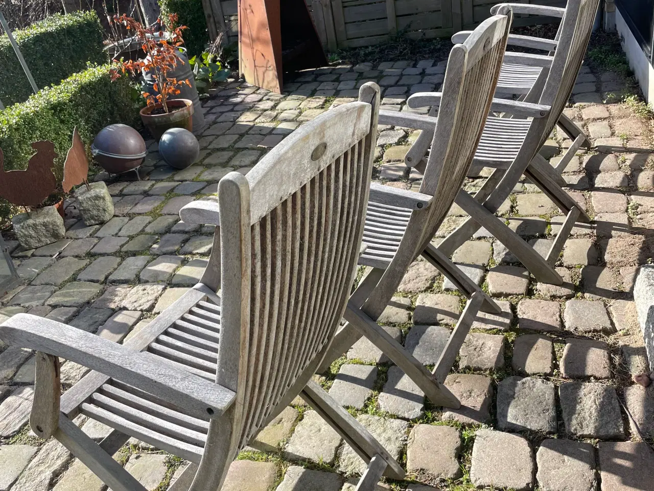 Billede 3 - Havebord og 4 havestole træ hårdttræ