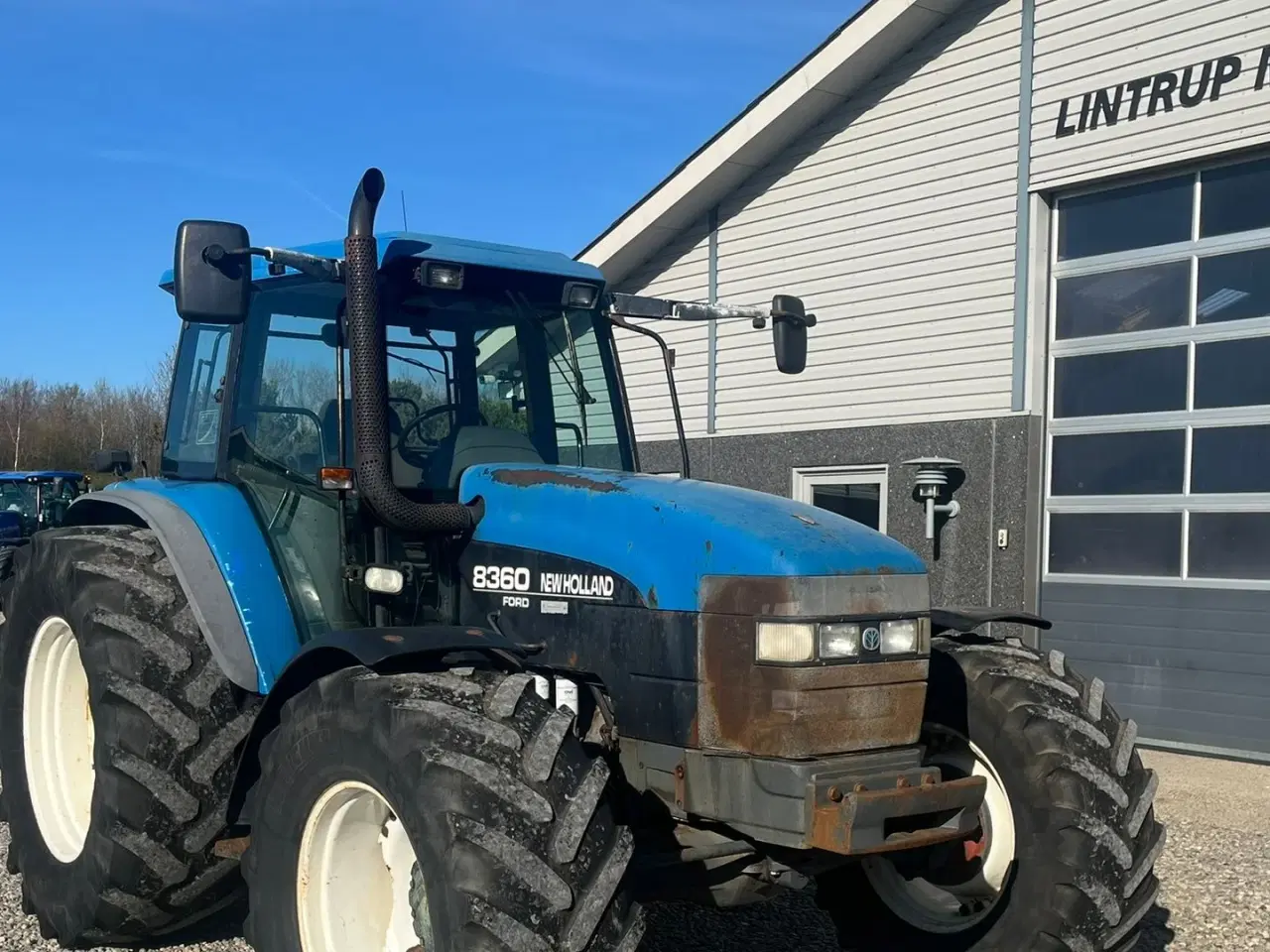 Billede 16 - New Holland 8360 med 4stk fabriksnye dæk til.  Super stærk traktor.