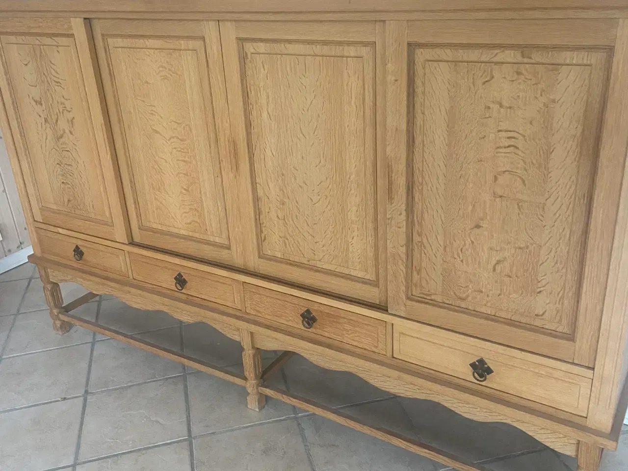 Billede 3 - Flot skænk i egetræ